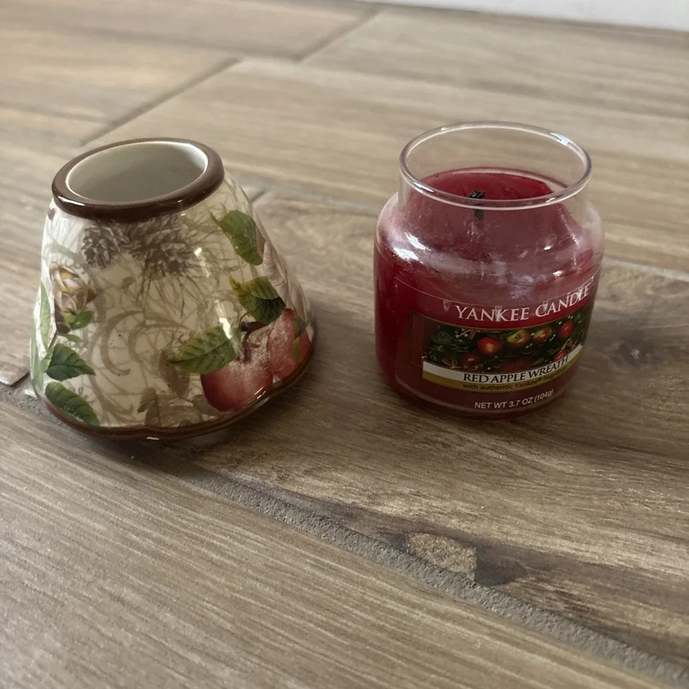 YANKEE CANDLE Jar Shade with Red Apple Wreath Candle